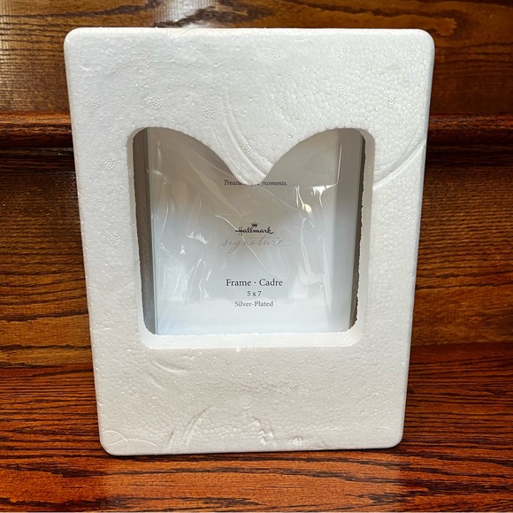 Hallmark Signature Silver-Plated Glass and Heart 5x7 Picture Frame - Picture 5 of 8